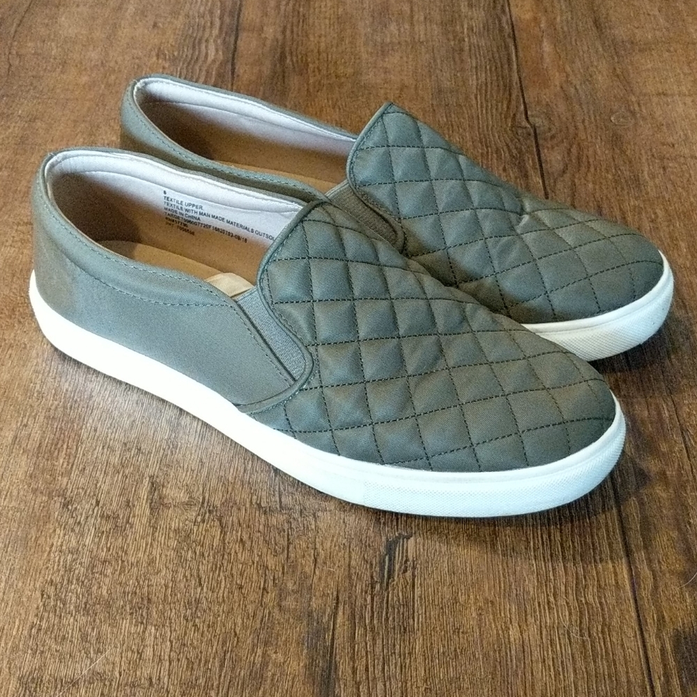 Size 8 Women's Reese Quilted Sneakers